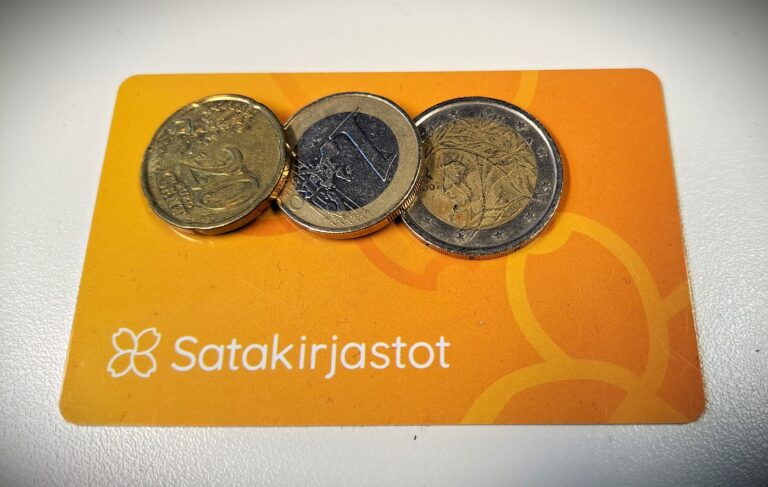 Maksujen perintä Satakirjastoissa