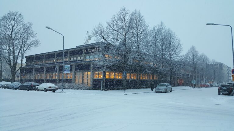 Porin pääkirjasto talvella